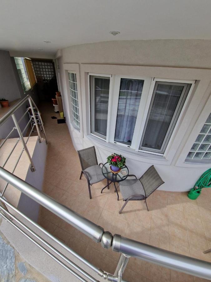 Lirika'S Airport House Apartment อาร์เตมีดา ภายนอก รูปภาพ