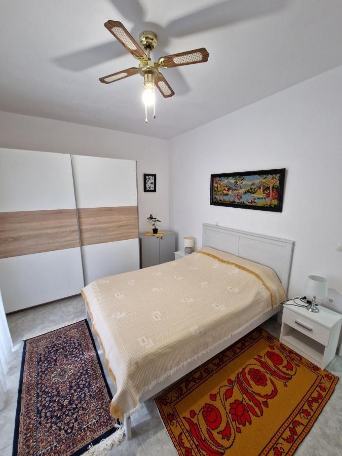 Lirika'S Airport House Apartment อาร์เตมีดา ภายนอก รูปภาพ